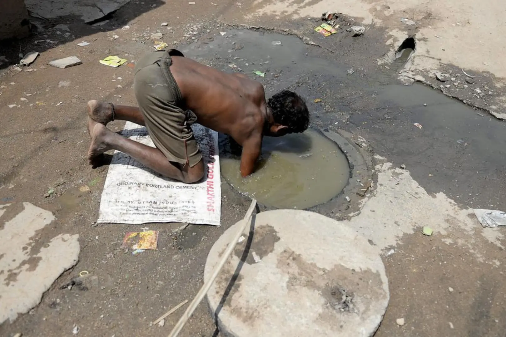 while cleaning a septic tank, four people died from breathing in hazardous fumes in up