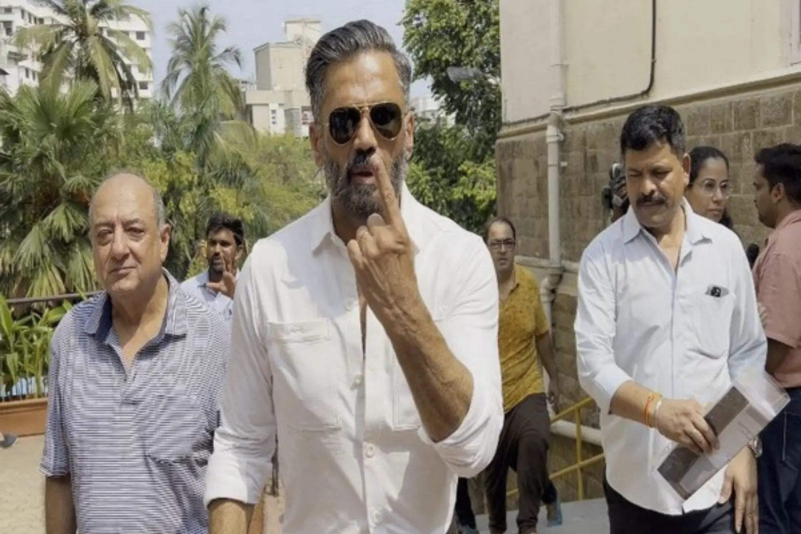 suniel shetty fulfils his civic duty by casting a vote