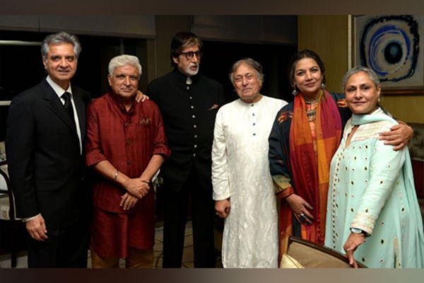 In this old photo, Amitabh Bachchan and Jaya Bachchan are pictured with Shabana Azmi and Javed Akhtar.