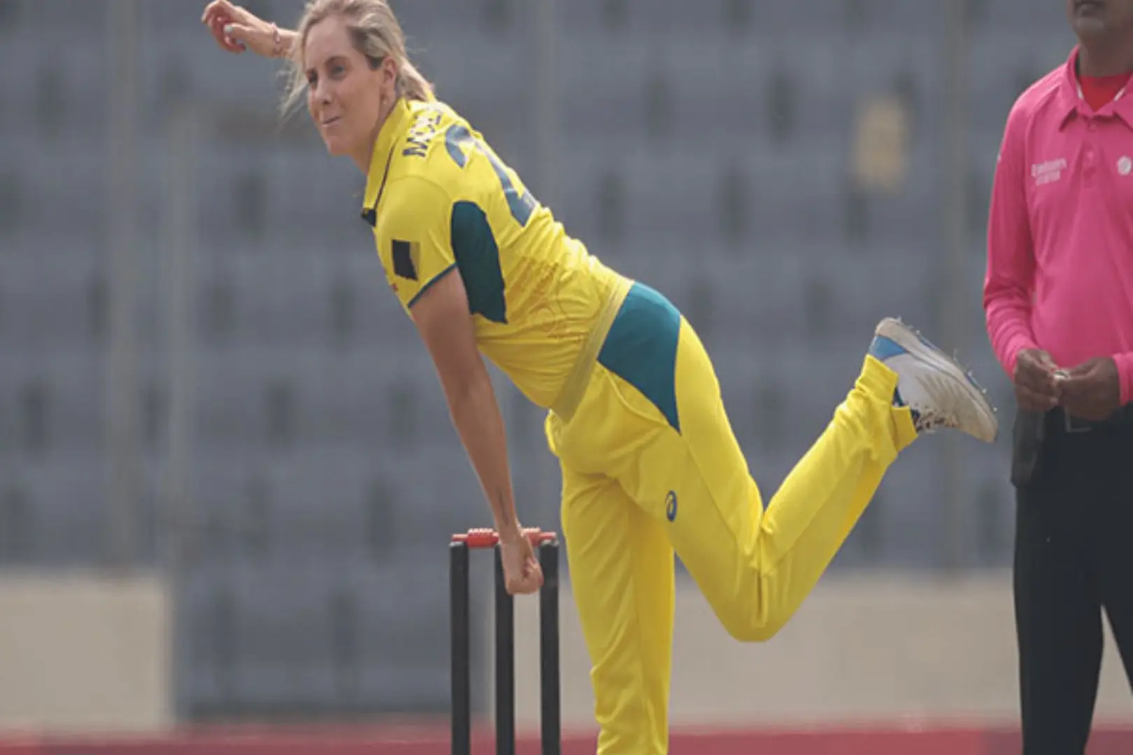 Due to a broken rib, Sophie Molineux of Australia is questionable for the New Zealand series.