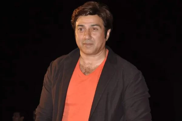 sunny deol at airport