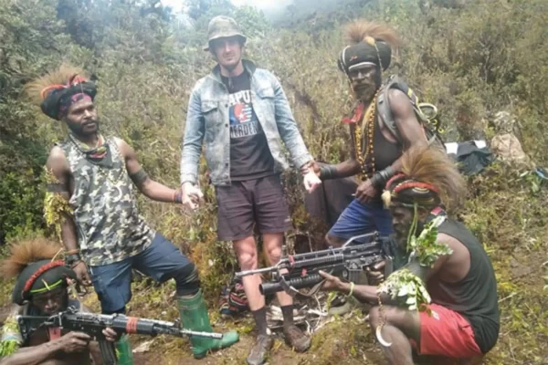 Rebels in Papua freed new zealand pilot Phillip mehrtens after 19 months.