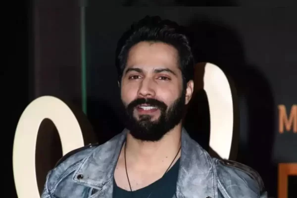 Varun Dhawan delighted fans by transforming into Maniesh Paul’s character known as the "massage wala."