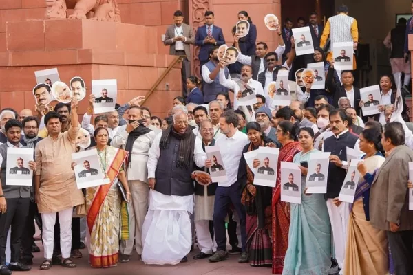 giriraj singh displays soros-sonia poster amid bjp-congress clash