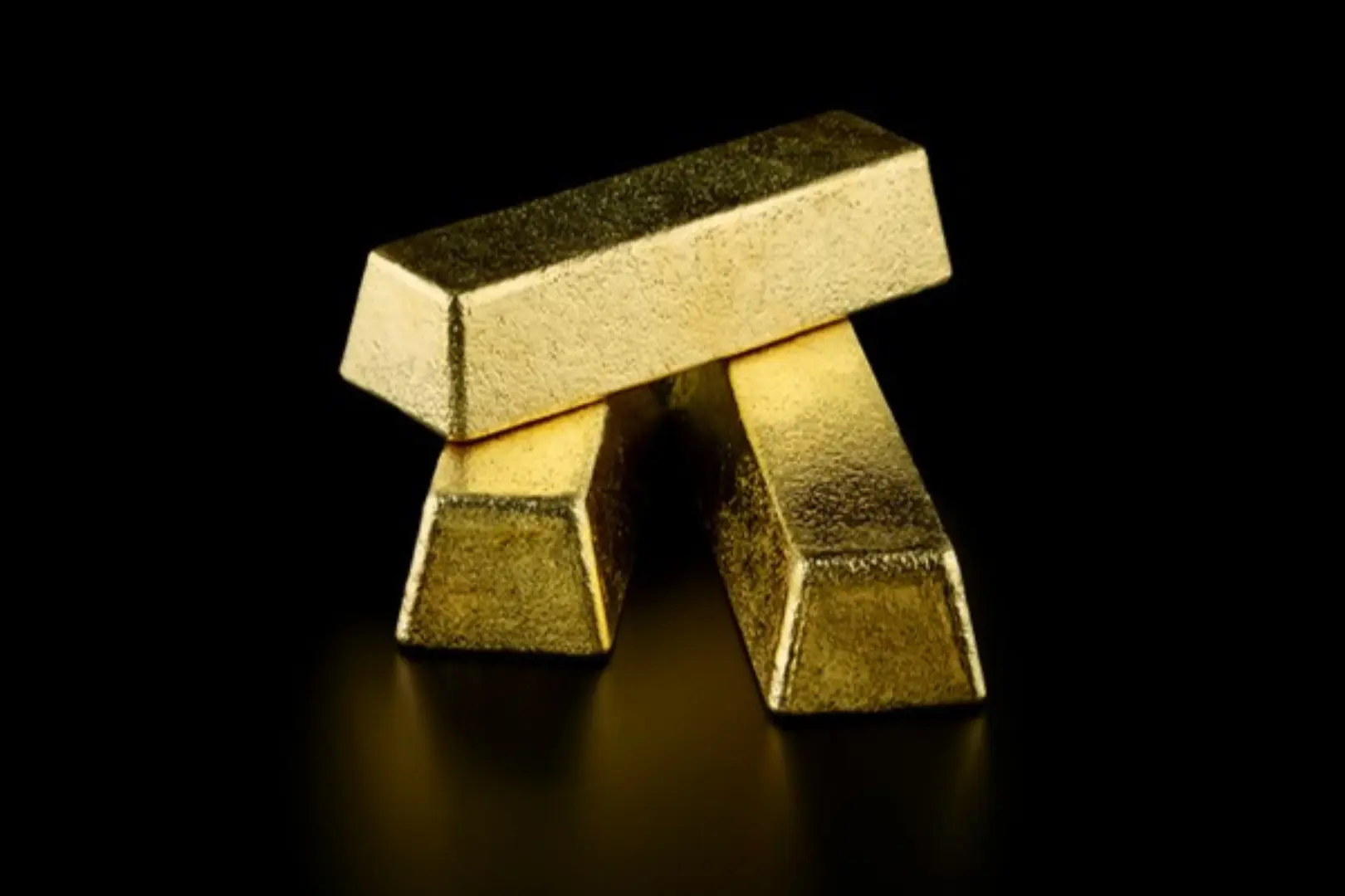 gold rises 40% in a year to reach its highest point ever, usd 2,859/oz.