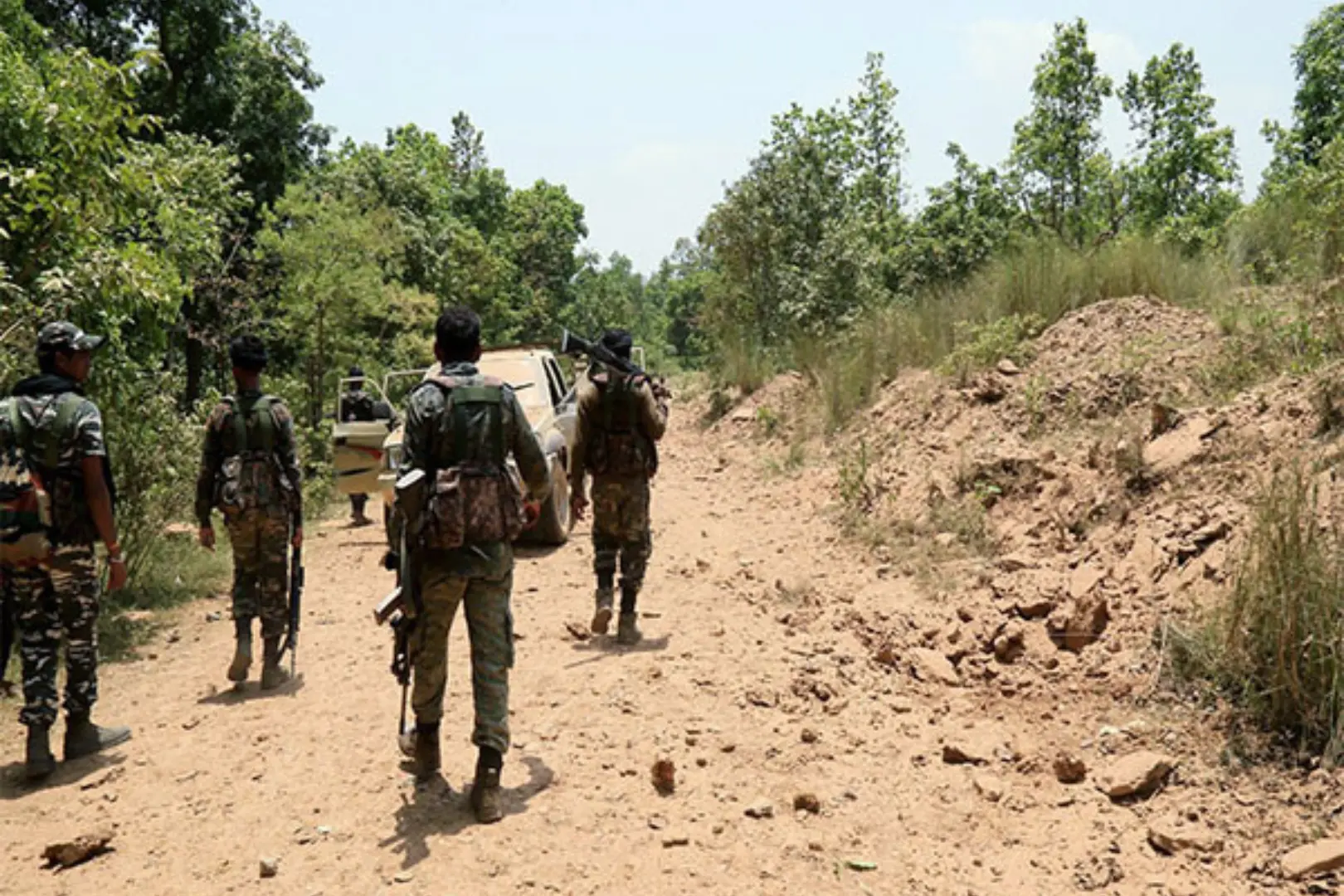 one naxal is killed in a clash in jharkhand.