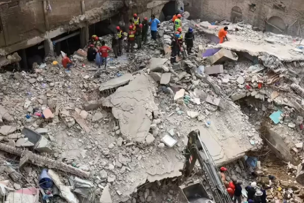 Karachi building collapse: Toll increases to 16; more than 20 trapped karachi building