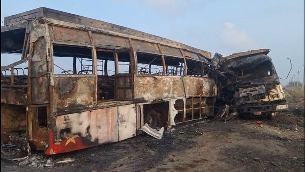 13 Killed, Over 20 Injured After Bus Crashes Into Lorry, Catches Fire in Andhra Pradesh