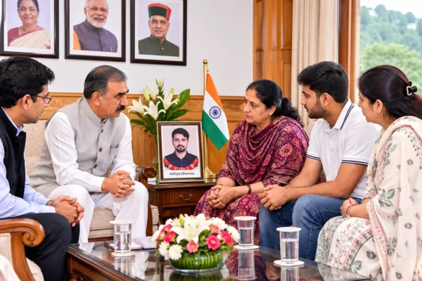 himachal cm sukhu meets aditya sharma’s family